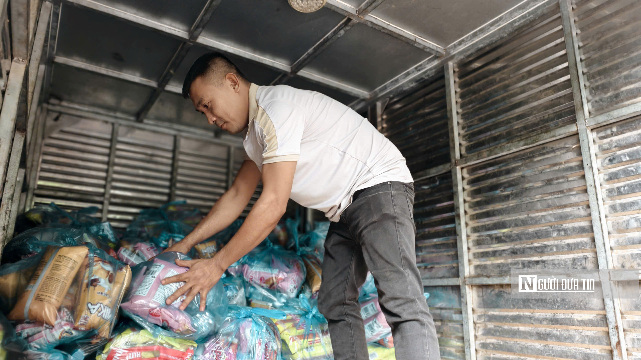 Quảng Ngãi tất bật gói bánh chưng, gom nhu yếu phẩm gửi vùng lũ- Ảnh 3.