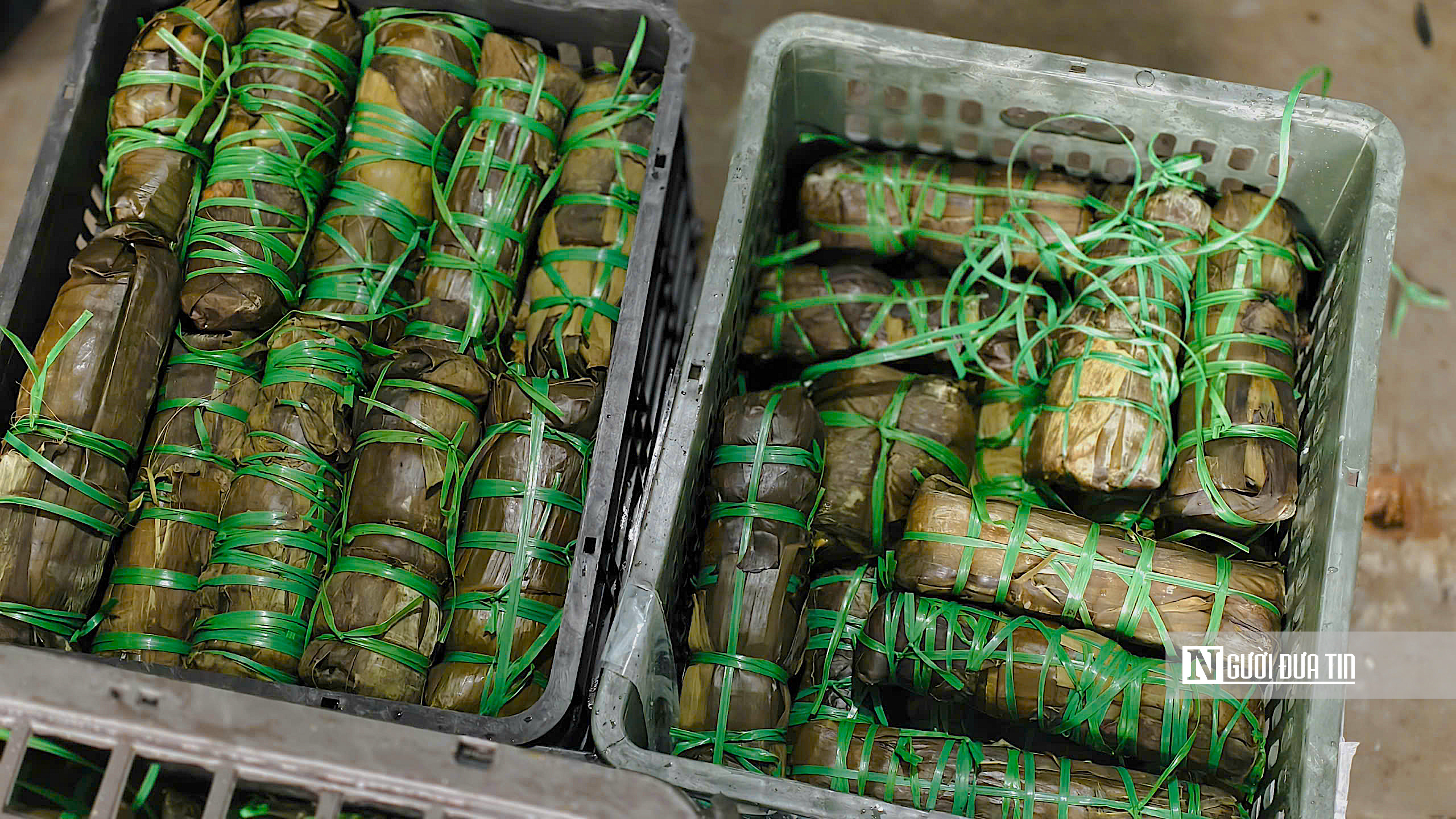 Quảng Ngãi tất bật gói bánh chưng, gom nhu yếu phẩm gửi vùng lũ- Ảnh 1.