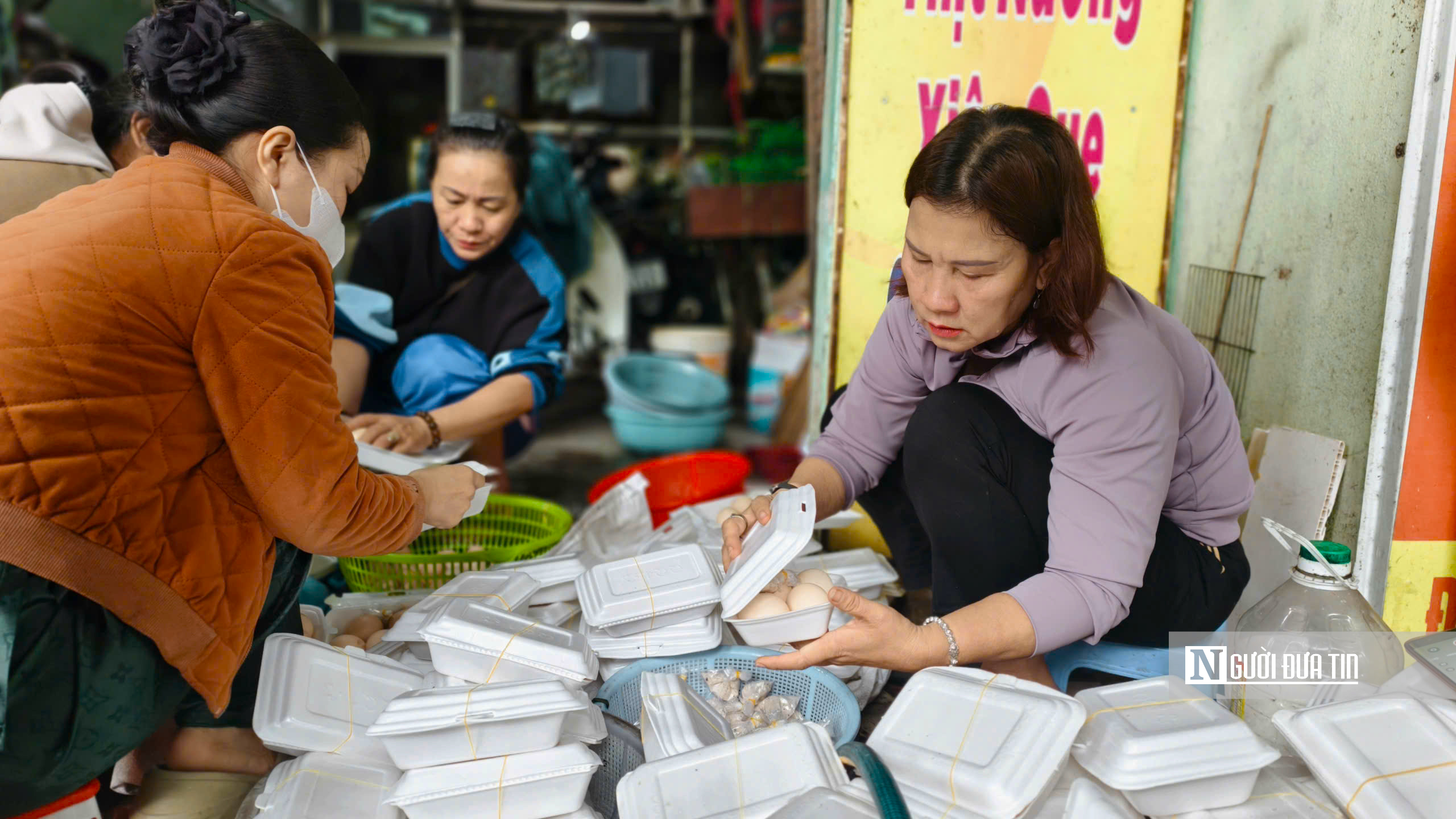 Quảng Ngãi tất bật gói bánh chưng, gom nhu yếu phẩm gửi vùng lũ- Ảnh 2.