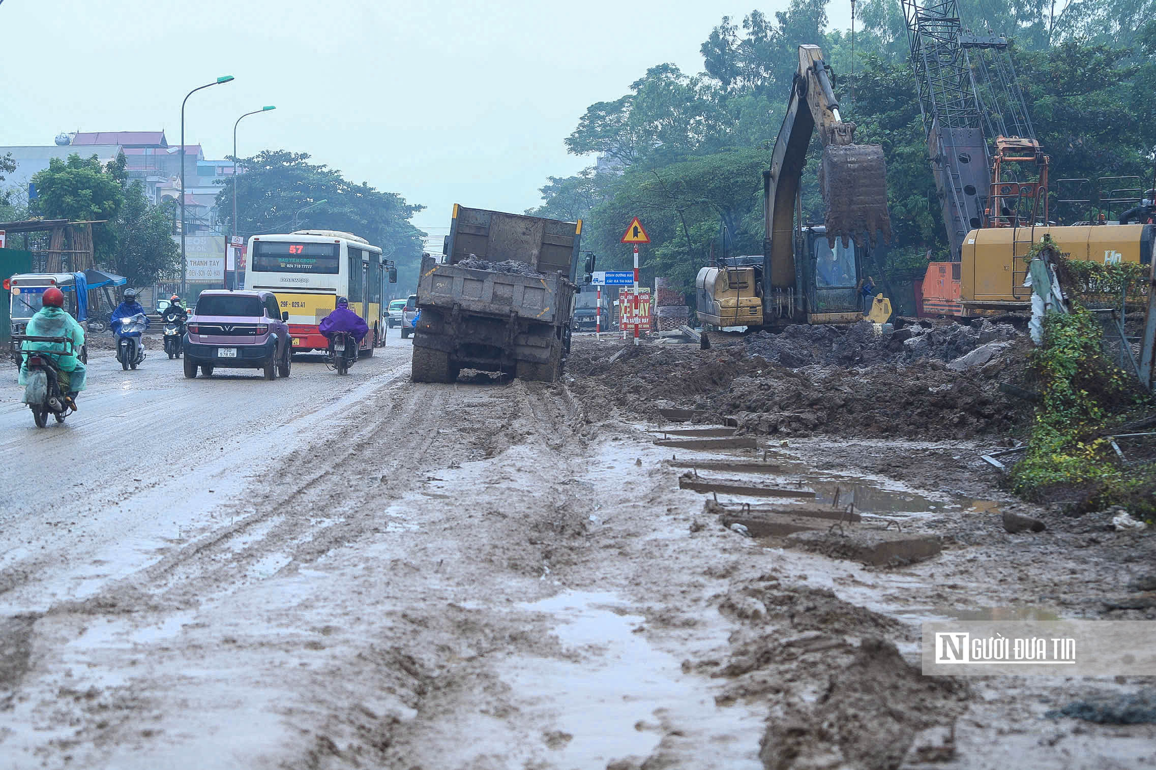Hà Nội: Người dân khốn khổ vì bụi bẩn khi thi công Vành đai 4- Ảnh 6.