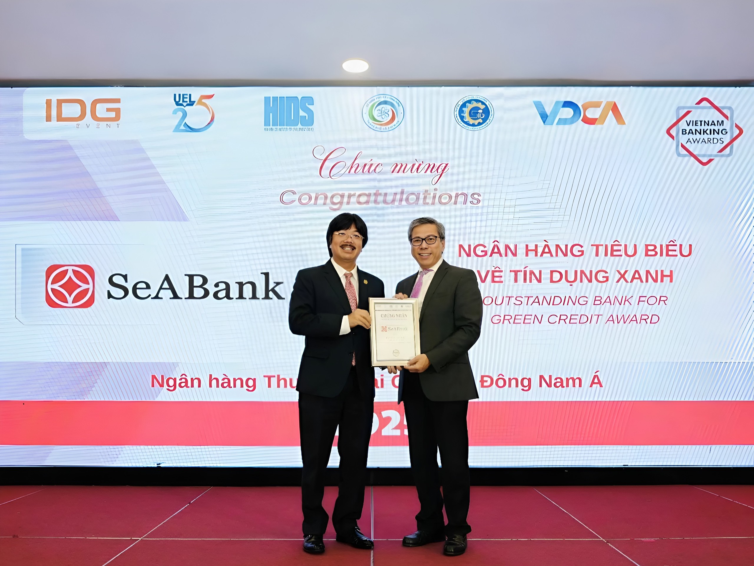 SeABank khẳng định dấu ấn bền vững với 2 giải thưởng Ngân hàng Việt Nam tiêu biểu - Ảnh 1.