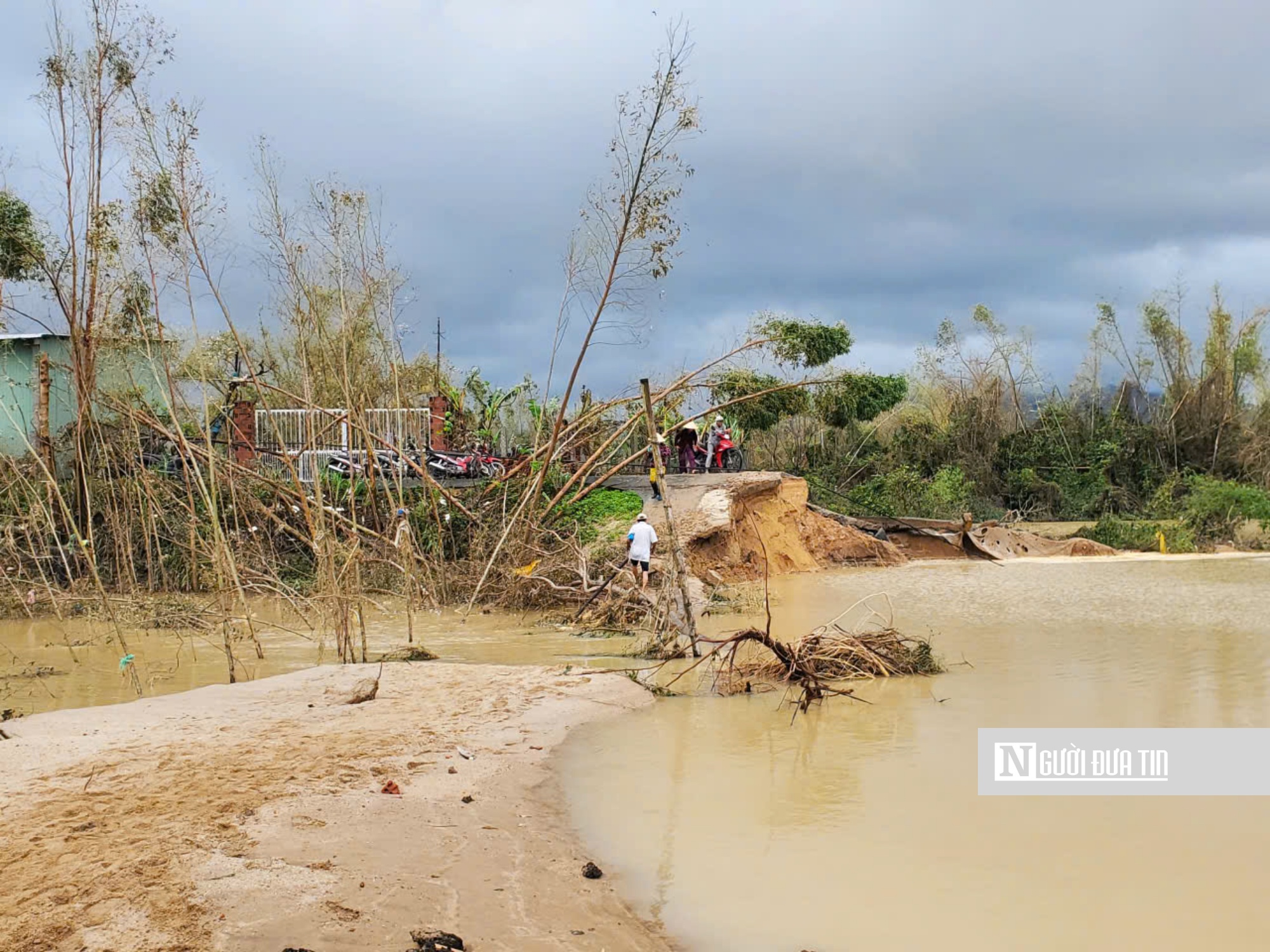 Lũ cuốn vỡ đê, Gia Lai xin hỗ trợ khẩn cấp 2.000 tỷ đồng khắc phục thiên tai- Ảnh 1.