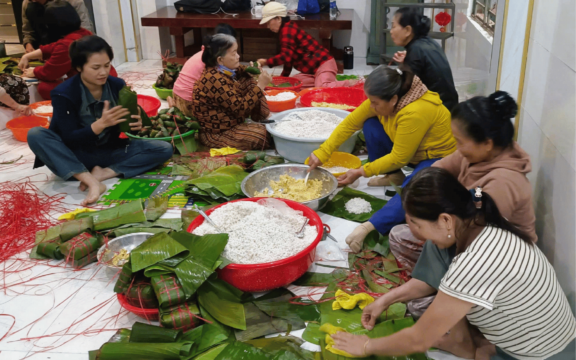 Đoàn công tác Bộ Chính trị thăm vùng lũ Khánh Hòa, động viên người dân vượt qua khó khăn - Ảnh 3.