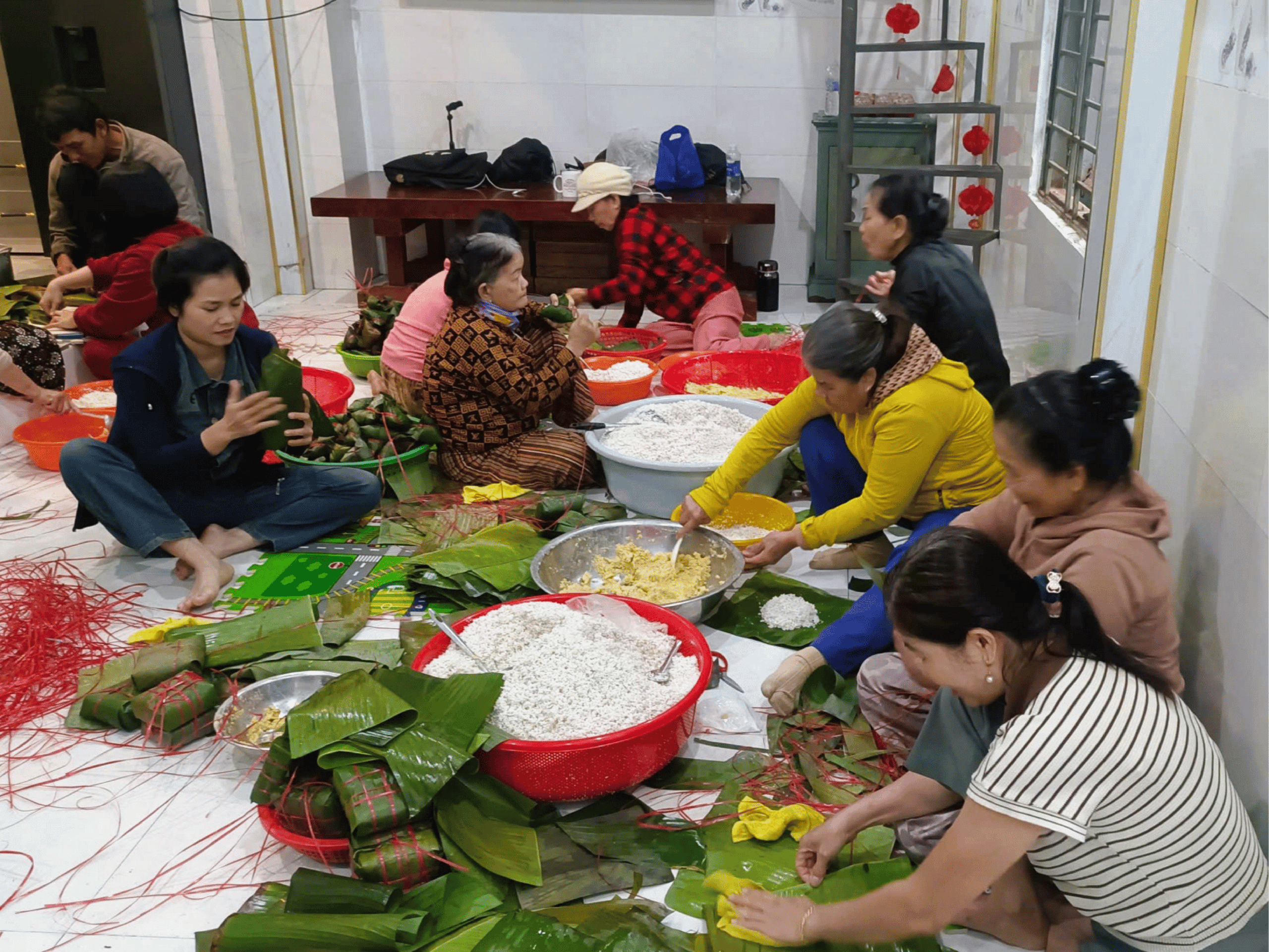 Vừa gánh thiệt hại do thiên tai, người dân Đà Nẵng chung tay ủng hộ đồng bào nơi tâm lũ Gia Lai, Đắk Lắk- Ảnh 3.