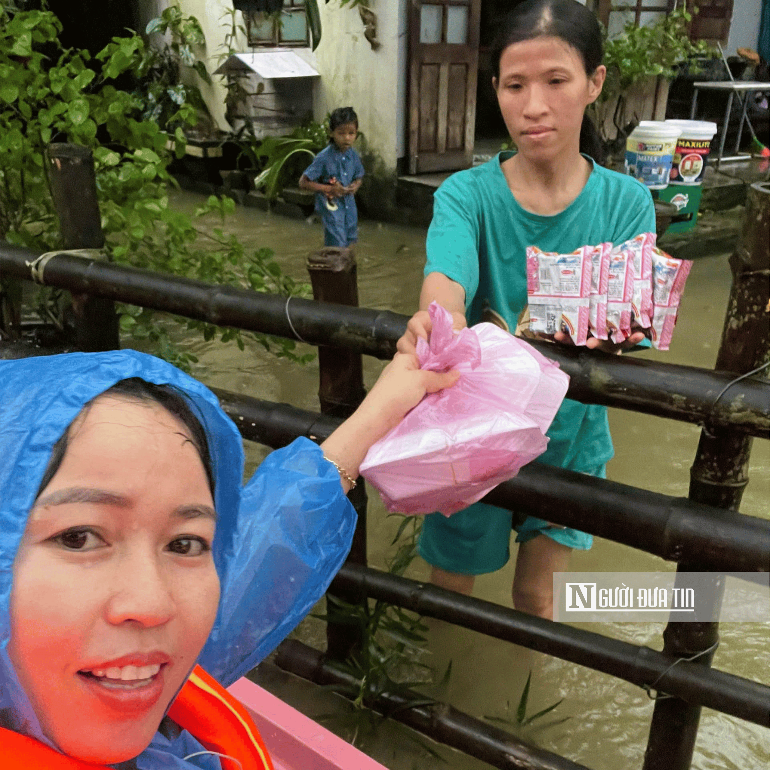 Vừa gánh thiệt hại do thiên tai, người dân Đà Nẵng chung tay ủng hộ đồng bào nơi tâm lũ Gia Lai, Đắk Lắk- Ảnh 5.