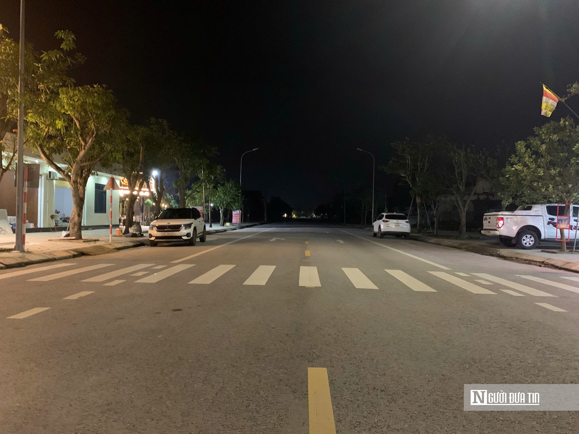 Nghệ An: Gần 1 tháng sau bão, hệ thống chiếu sáng phố phường vẫn hư hỏng nặng nề- Ảnh 4.