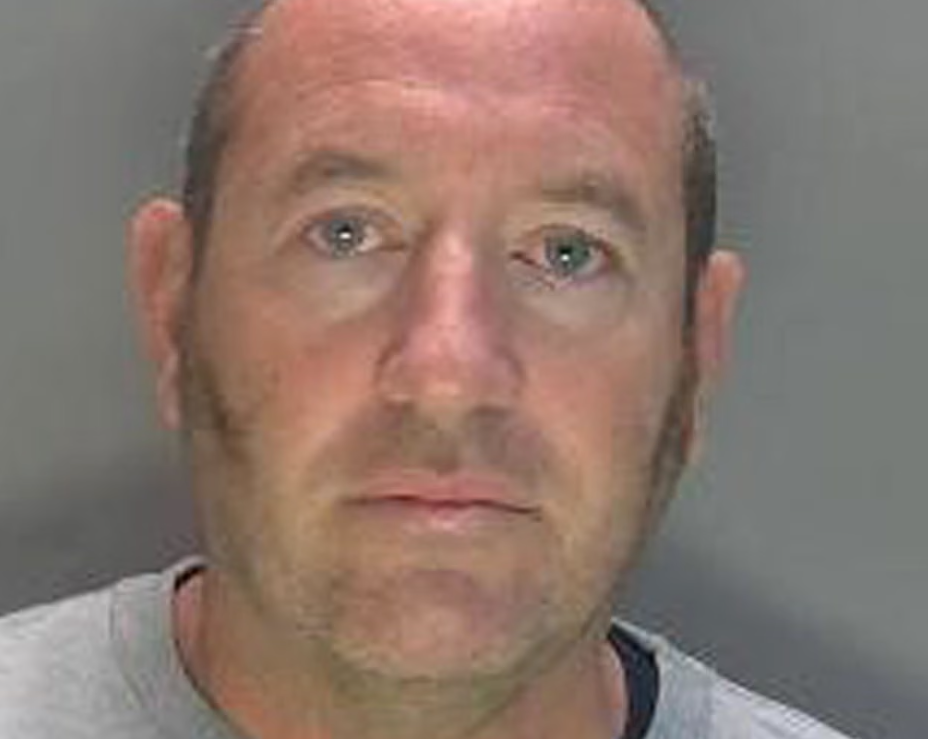 Lộ diện gã sĩ quan cảnh sát hiếp dâm hàng loạt, che đậy tội ác trong hai thập kỷ - Ảnh 1.