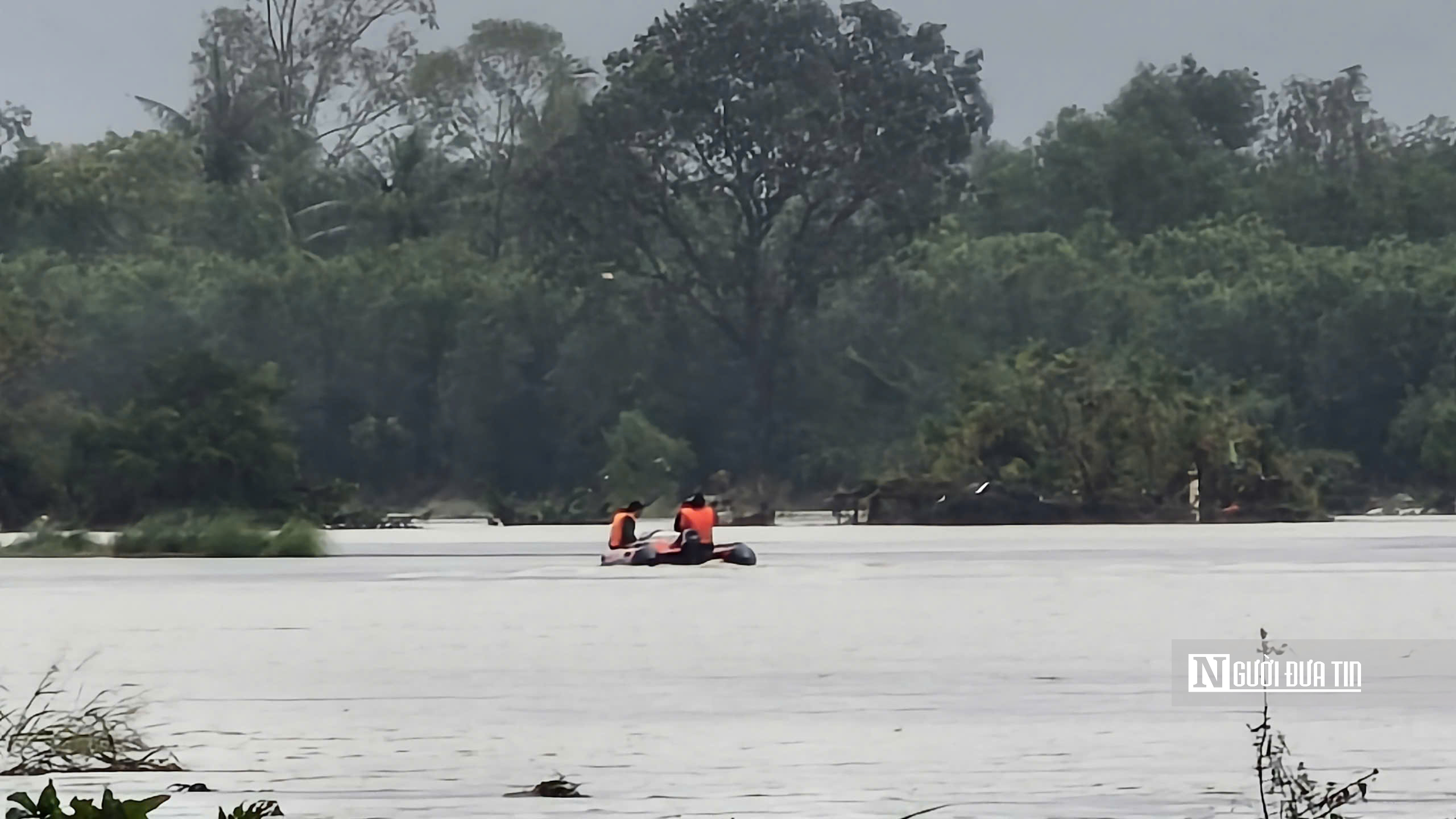 Đắk Lắk: Cận cảnh rốn lũ Hoà Thịnh ngập trong biển nước- Ảnh 4.