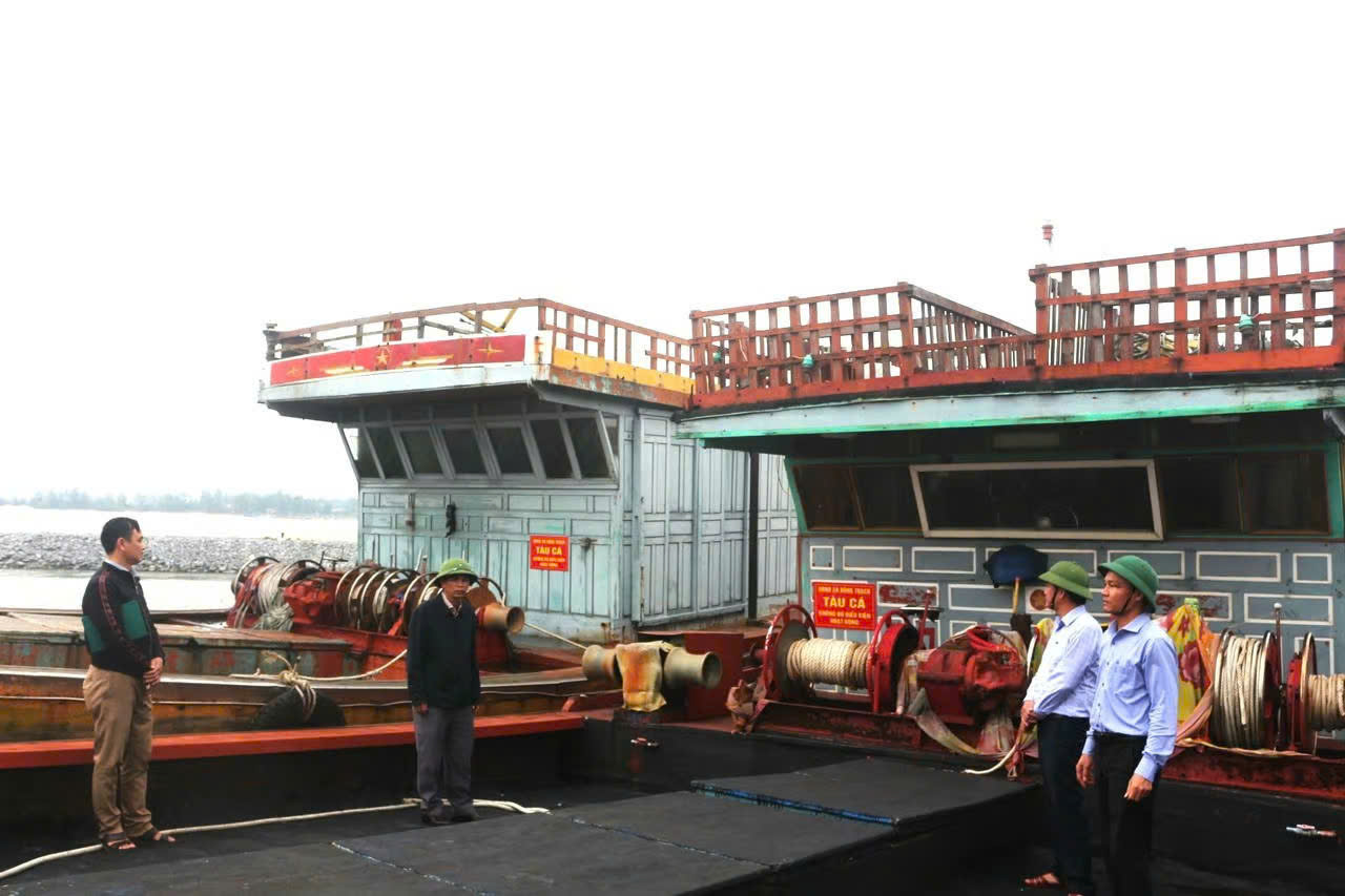 Quảng Trị quyết tâm chấm dứt tình trạng khai thác hải sản bất hợp pháp - Ảnh 2.