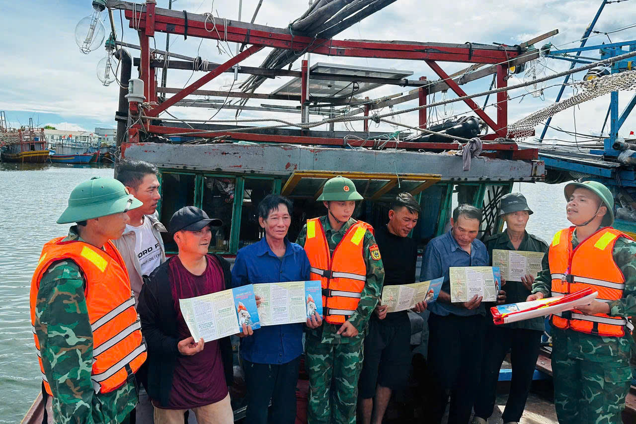 Quảng Trị quyết tâm chấm dứt tình trạng khai thác hải sản bất hợp pháp - Ảnh 1.