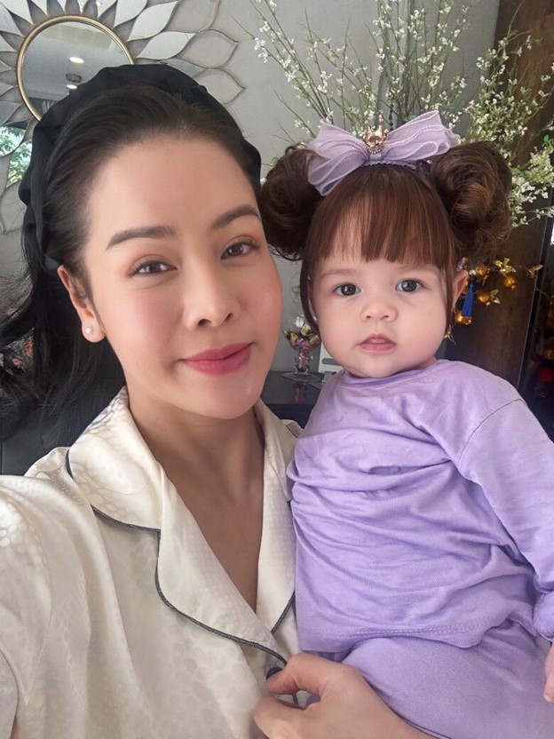 Ca sĩ Nhật Kim Anh hạnh phúc bình yên bên mẹ cùng hai con, hé lộ về con gái lai Tây- Ảnh 6.