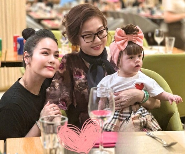 Ca sĩ Nhật Kim Anh hạnh phúc bình yên bên mẹ cùng hai con, hé lộ về con gái lai Tây- Ảnh 13.