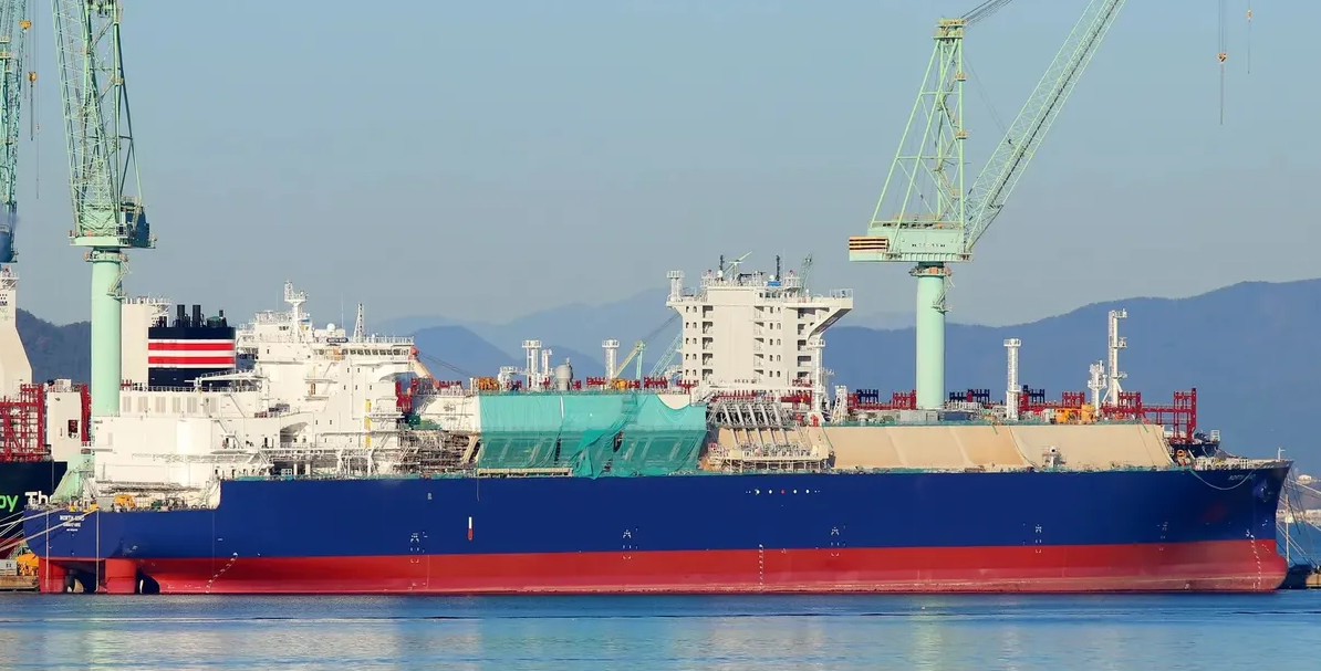 Động thái đáng chú ý của tàu nghi thuộc “hạm đội bóng tối” Nga gần Biển Đỏ - Ảnh 1.