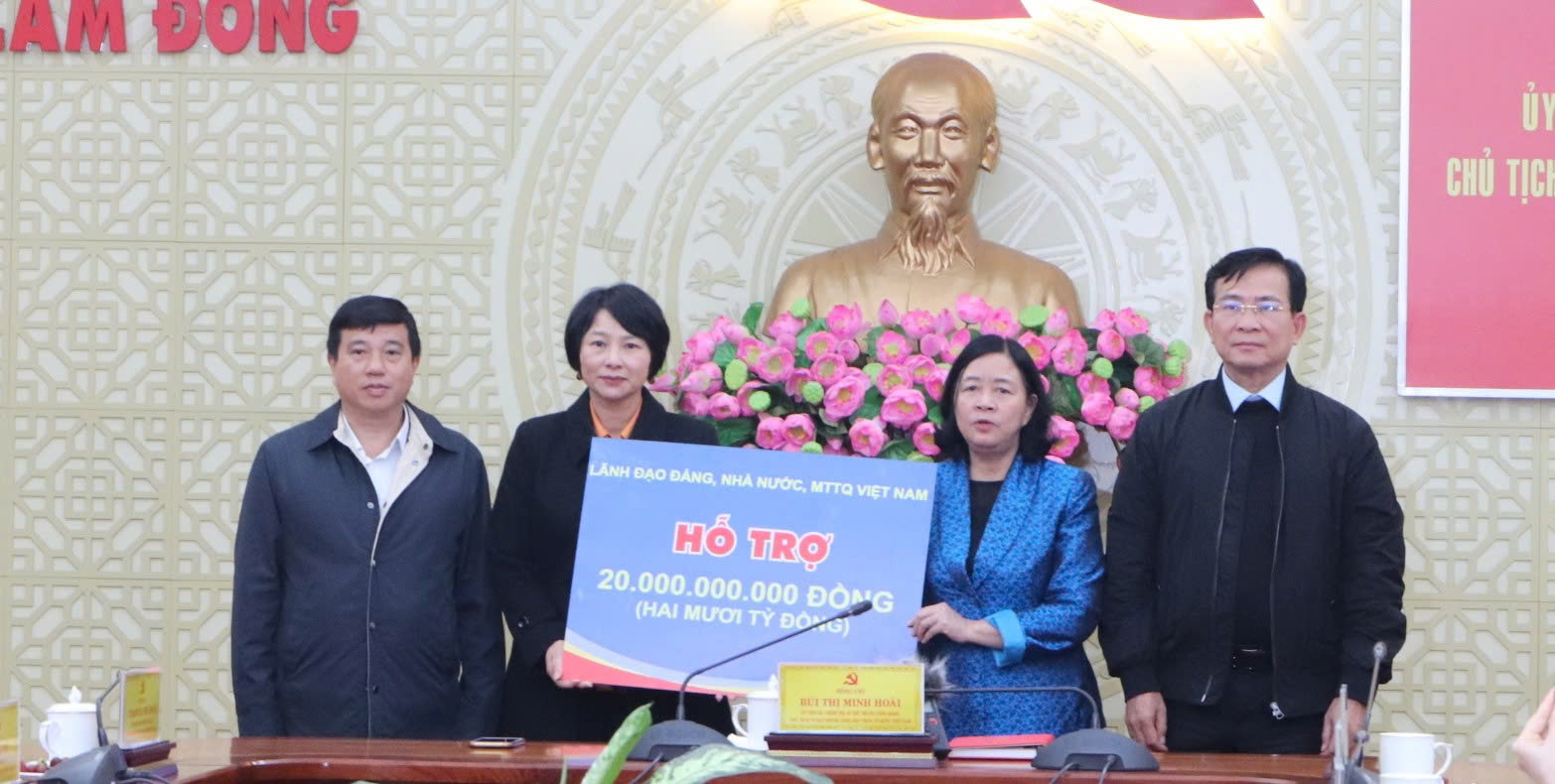 Chủ tịch Ủy ban Trung ương MTTQ Việt Nam thăm vùng lũ Lâm Đồng, động viên người dân vượt qua khó khăn- Ảnh 3.