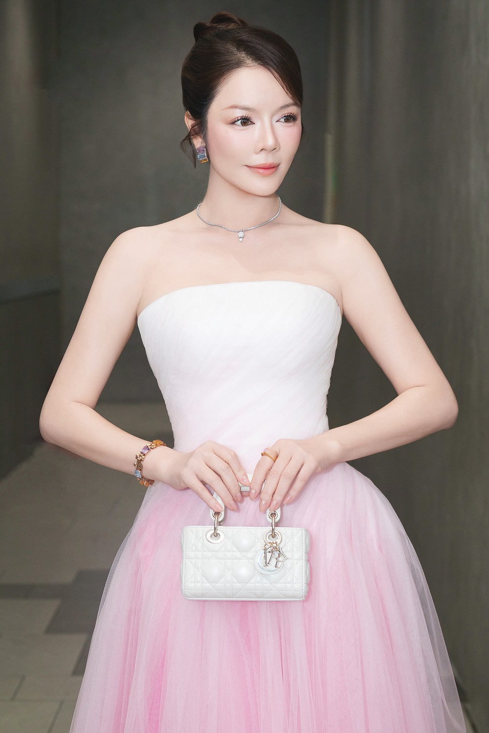 Lý Nhã Kỳ ghi điểm với phong cách tiểu thư thanh lịch - Ảnh 2.