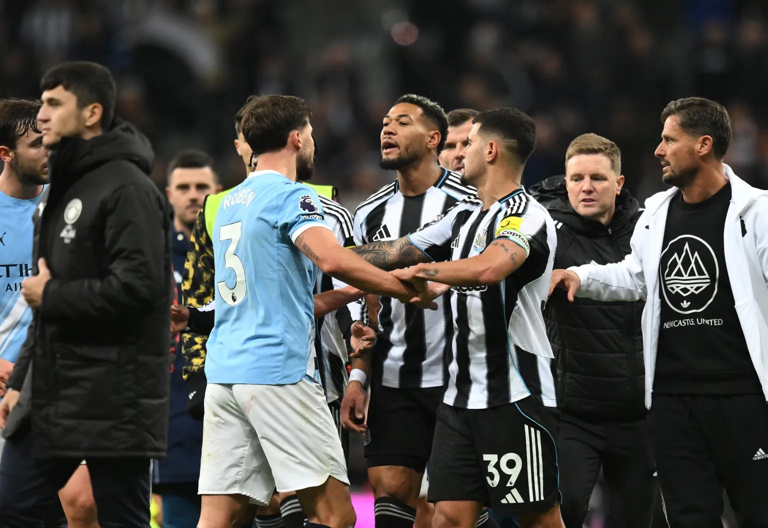 Căng thẳng bùng phát sau chiến thắng của Newcastle trước Man City- Ảnh 1.