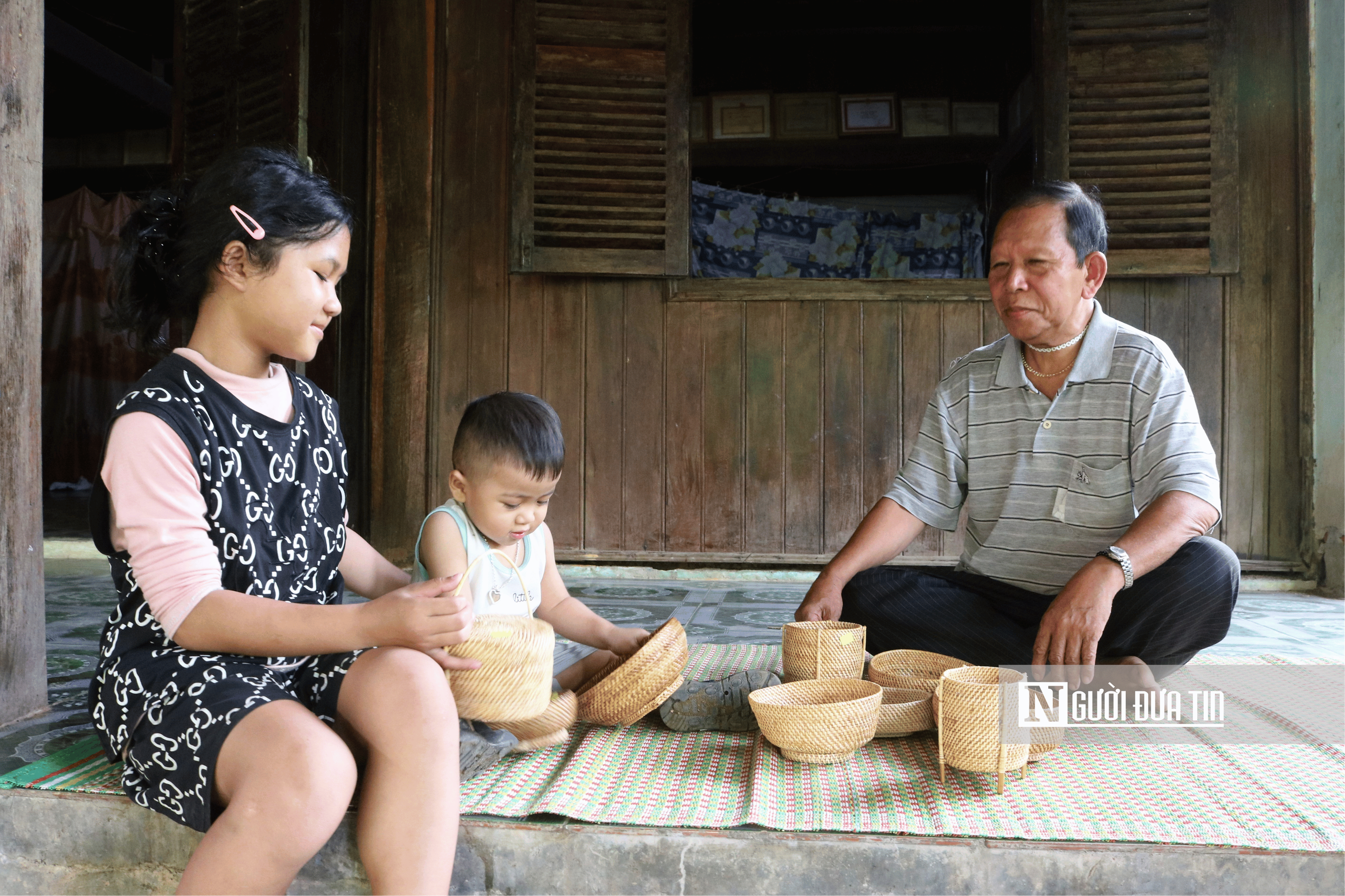 Những người lặng lẽ giữ hồn văn hóa giữa đại ngàn- Ảnh 1.