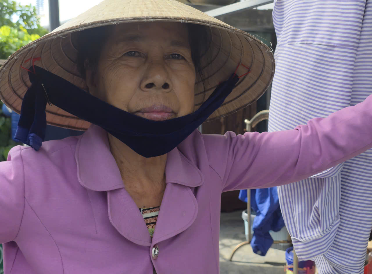 Chênh vênh làng chài ven biển Miền Trung trước thiên tai (kỳ 2): Hồi sinh "làng Chan Chu", bám biển mong bớt gió bão- Ảnh 4. Chênh vênh làng chài ven biển Miền Trung trước thiên tai (kỳ 2): Hồi sinh "làng Chan Chu", bám biển mong bớt gió bão- Ảnh 4.