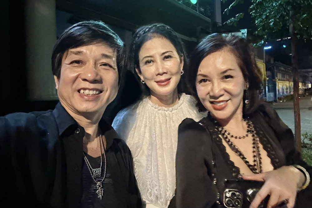 "Đệ nhất mỹ nhân" Diễm Hương bất ngờ về Việt Nam tái ngộ cùng bạn đồng khóa - Ảnh 5.