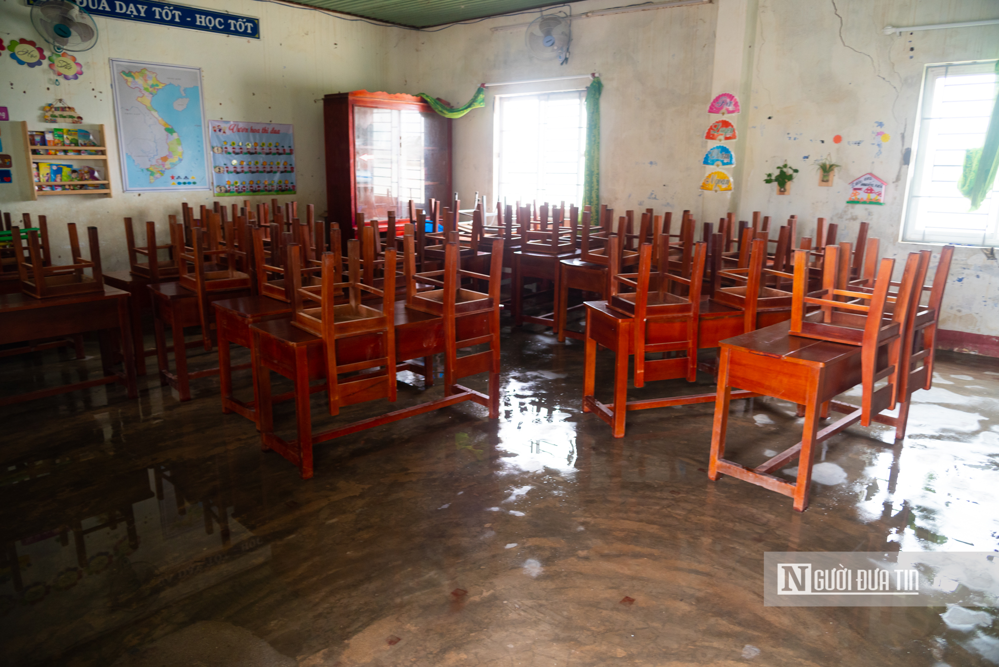 Gia Lai: Dọn dẹp trường học sau lũ, sớm đón học sinh đi học trở lại- Ảnh 5.