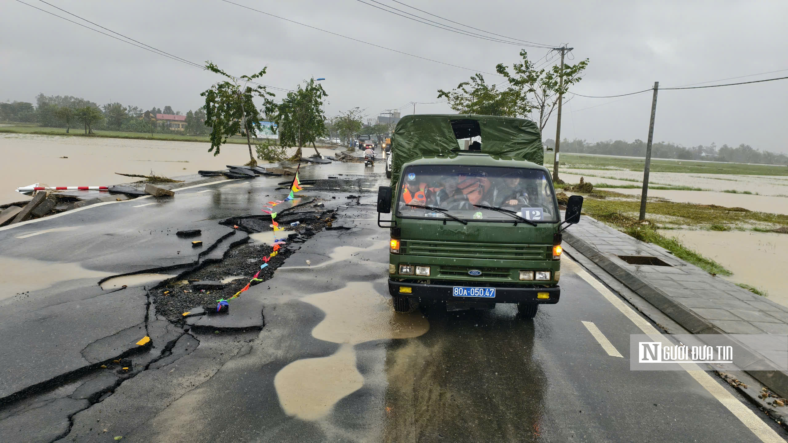 Đắk Lắk ngày sau lũ: Mỗi bữa cơm là niềm hy vọng- Ảnh 4.