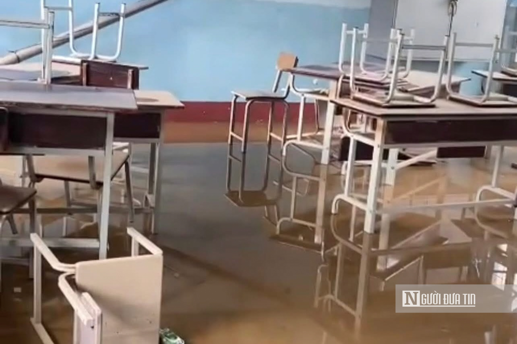 Gia Lai: Dọn dẹp trường học sau lũ, sớm đón học sinh đi học trở lại- Ảnh 1.