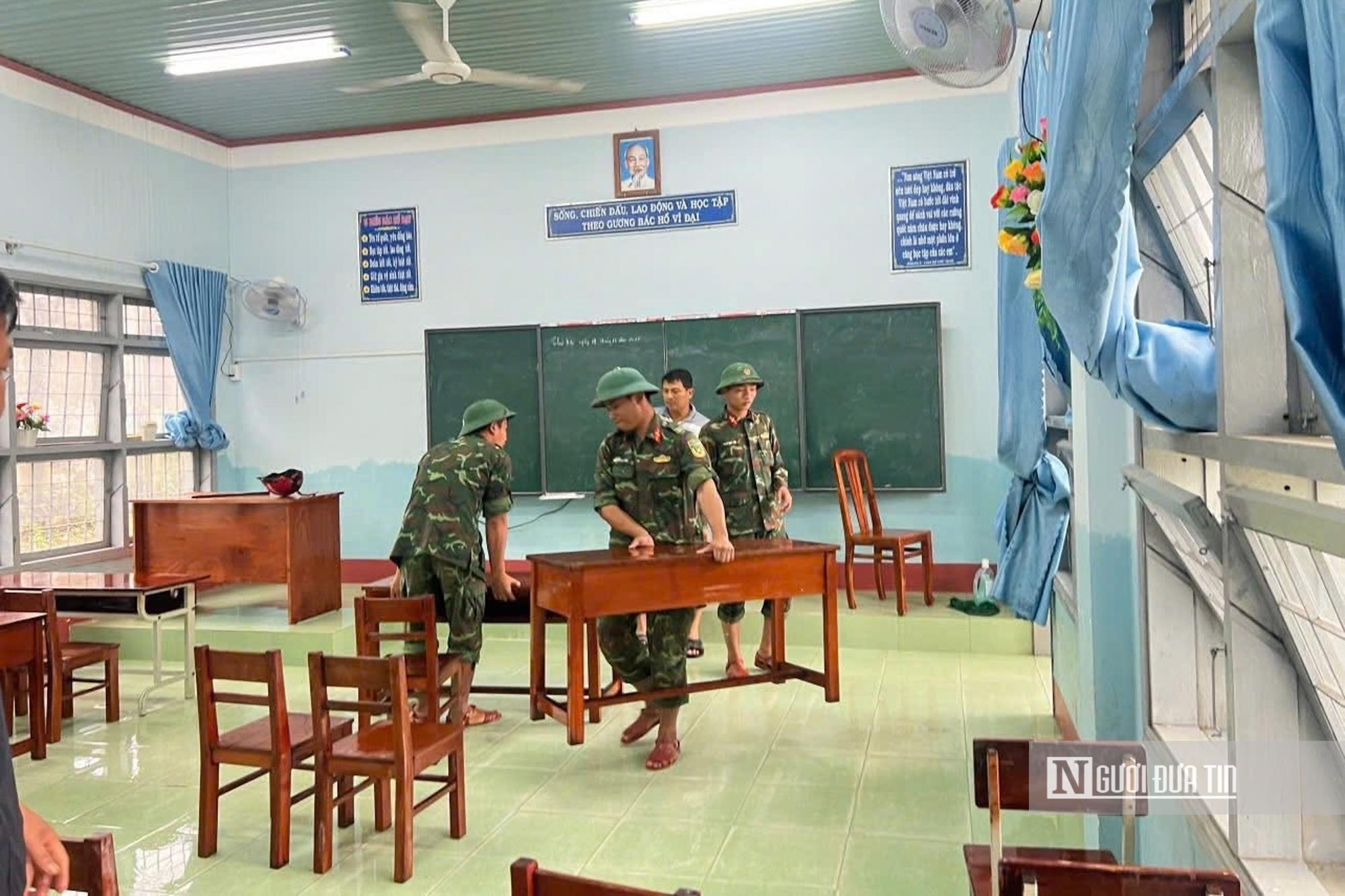 Gia Lai: Dọn dẹp trường học sau lũ, sớm đón học sinh đi học trở lại- Ảnh 4.
