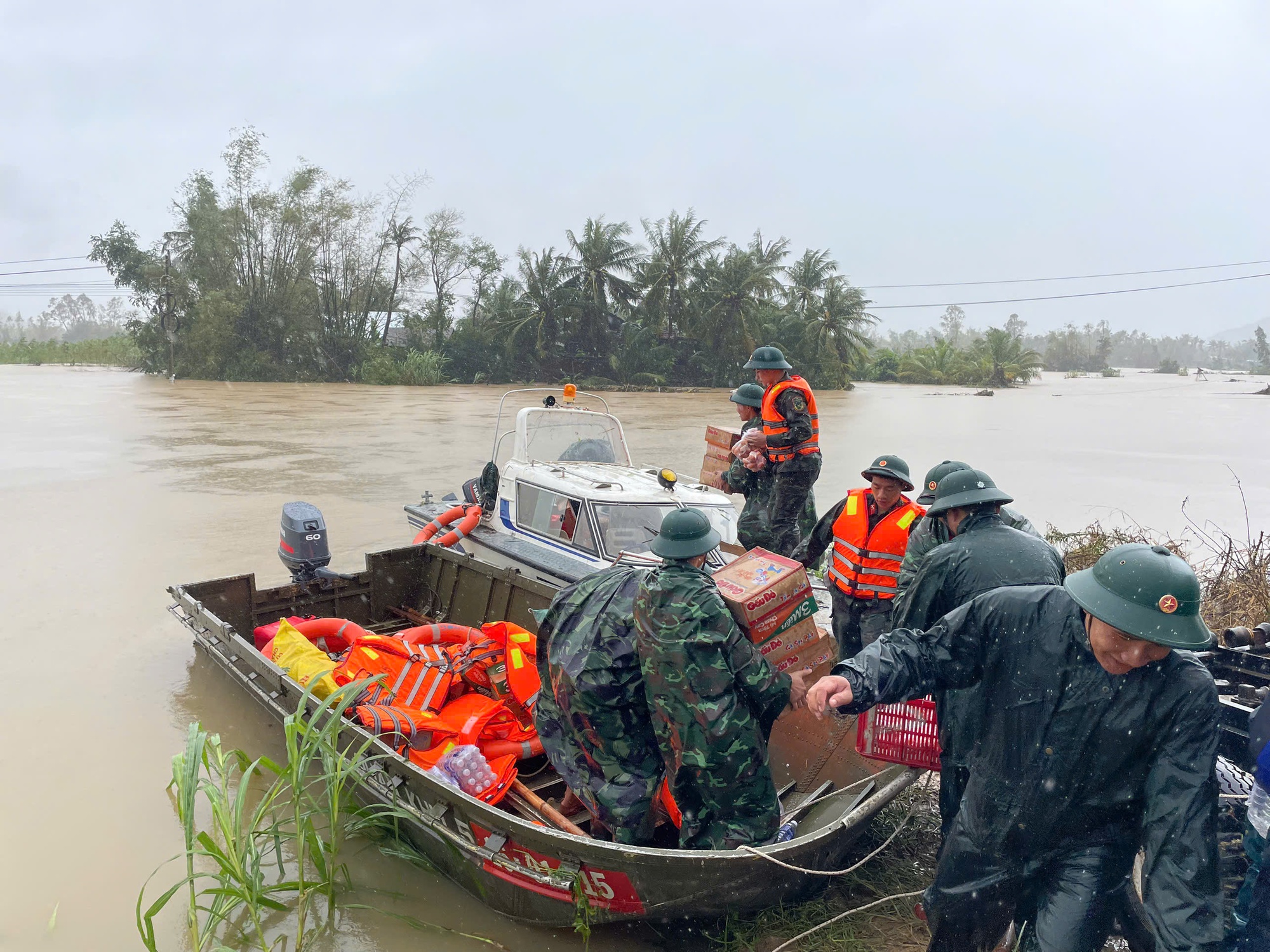 Chính phủ chi thêm 1.100 tỷ đồng cứu trợ 4 tỉnh sau mưa lũ lịch sử- Ảnh 1.