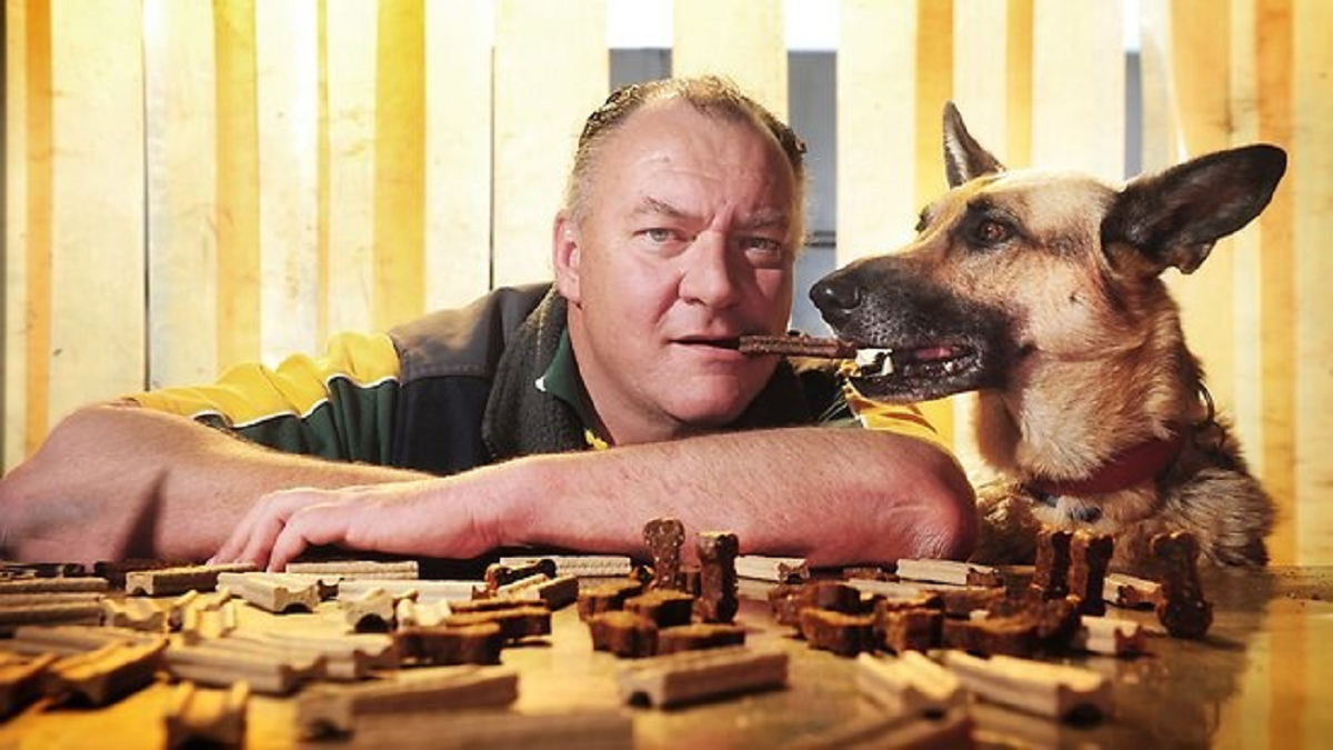 Nghề "hot" kỳ quặc nhất thế giới: Nếm thức ăn cho chó  lương gần 2 tỷ đồng/năm- Ảnh 2.