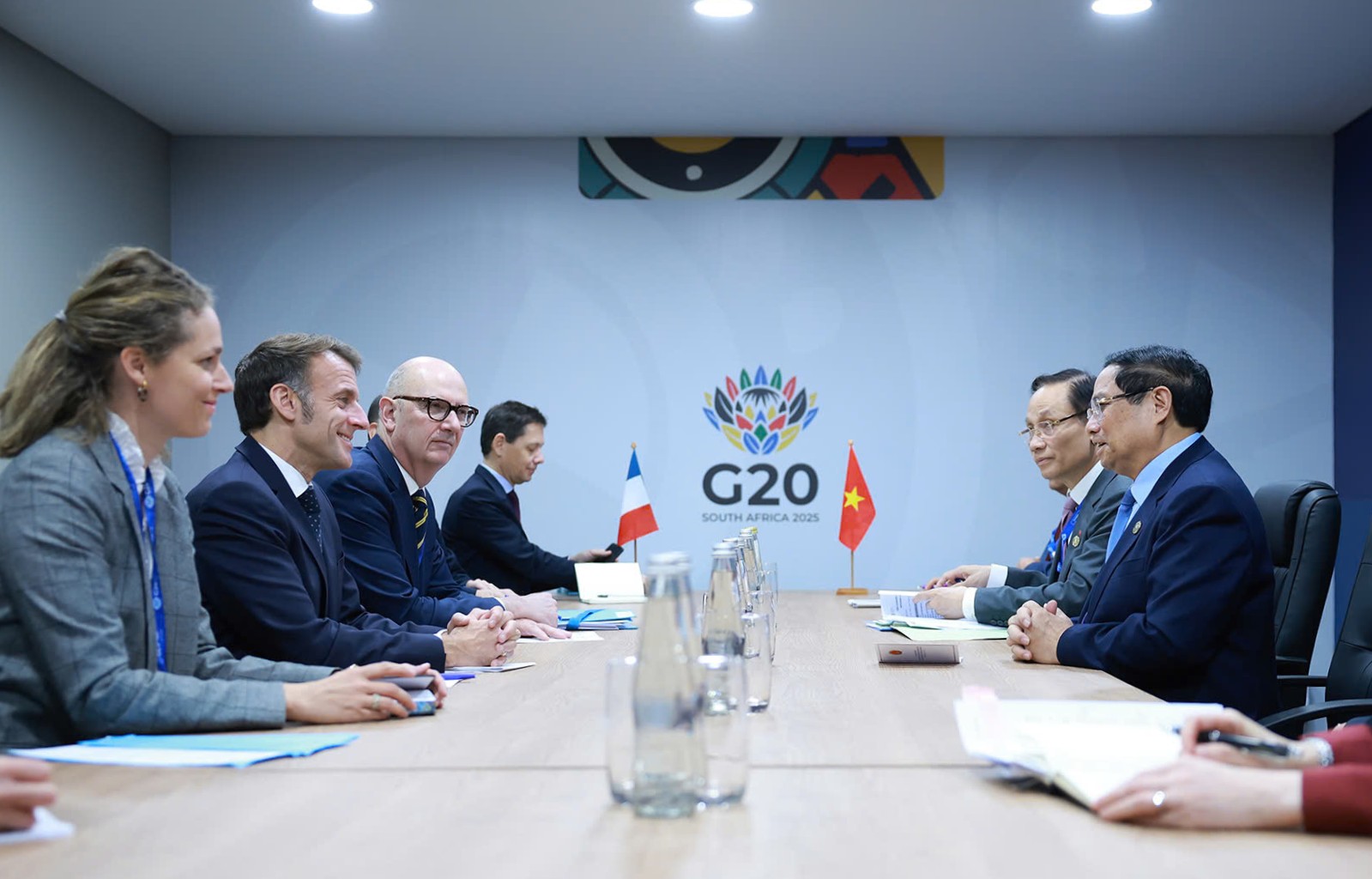 Thủ tướng Phạm Minh Chính gặp Tổng thống Pháp Emmanuel Macron - Ảnh 2.