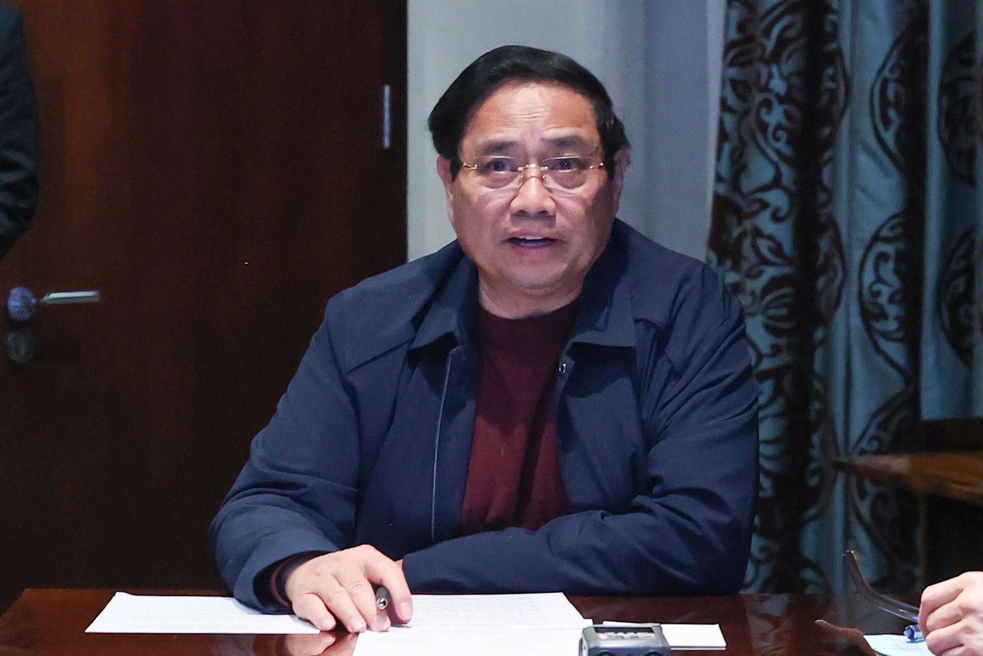 Từ Nam Phi, Thủ tướng chủ trì họp trực tuyến về ứng phó, khắc phục hậu quả mưa lũ - Ảnh 1.