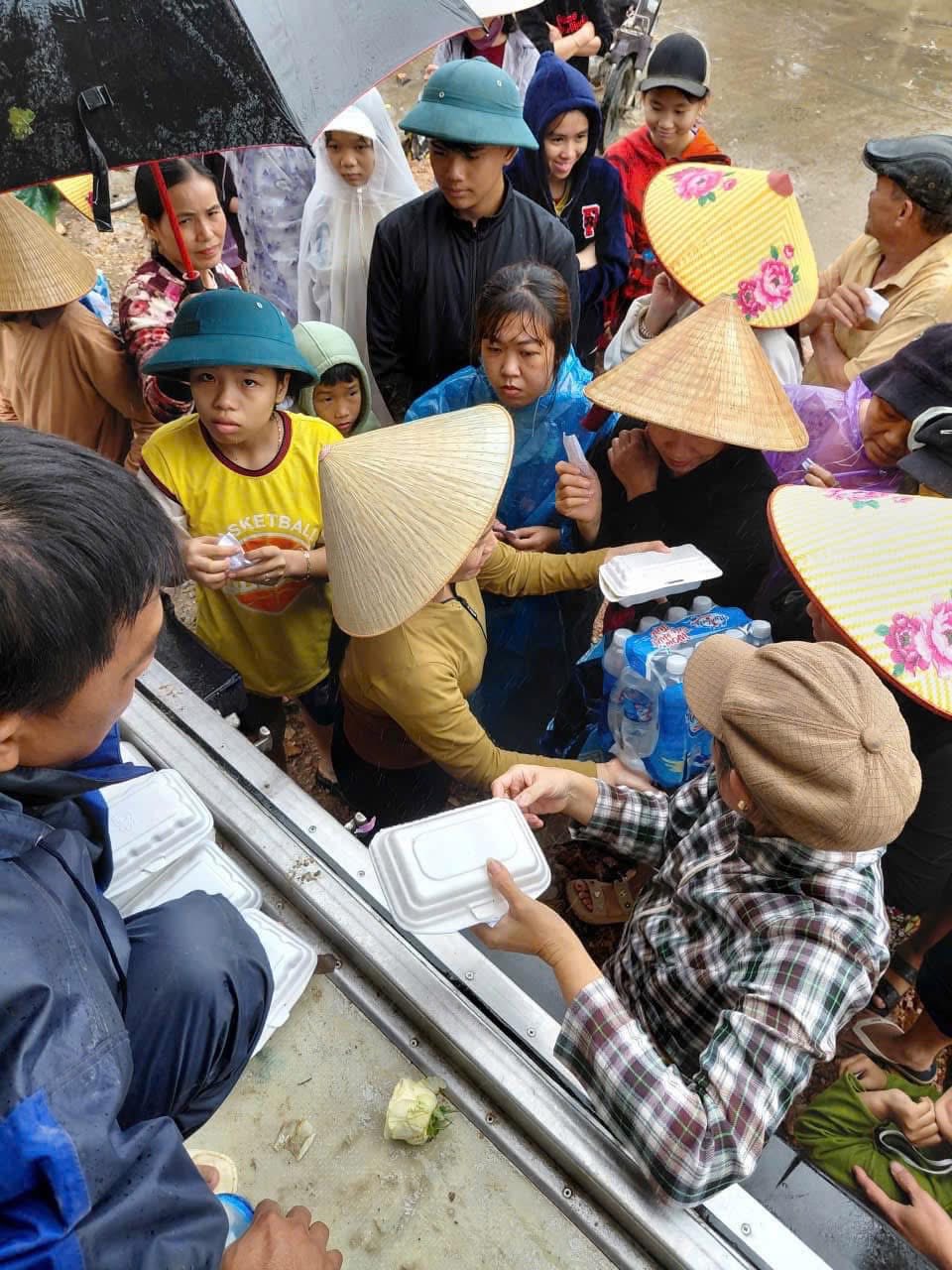 Tấm lòng của người dân xứ Nghệ gửi tới bà con vùng lũ Nam Trung Bộ và Tây Nguyên - Ảnh 17.