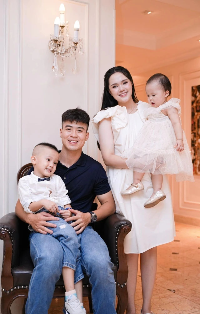 Trung vệ Đỗ Duy Mạnh hạnh phúc viên mãn bên "tiểu thư" Hà thành sau 5 năm kết hôn - Ảnh 3.