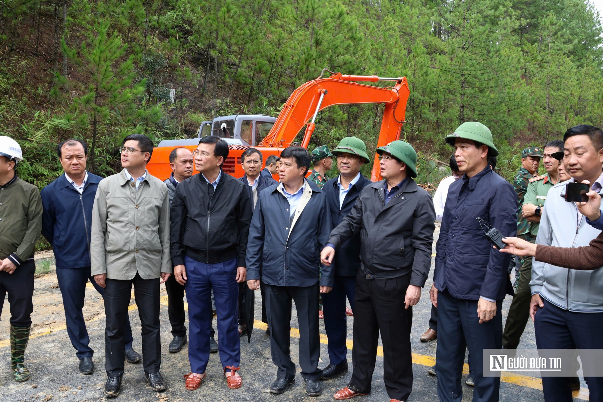 Lâm Đồng tiếp tục di dời hàng chục hộ dân vùng sạt lở D'ran đến nơi an toàn- Ảnh 6.