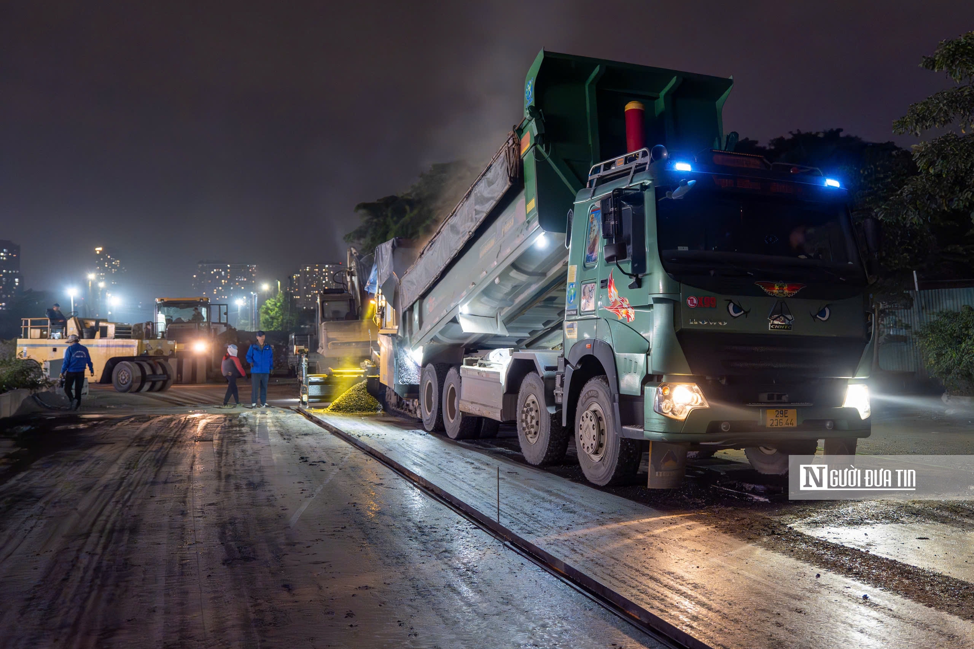 Hà Nội: Nhộn nhịp trên công trường đường nghìn tỷ thi công xuyên đêm- Ảnh 2.