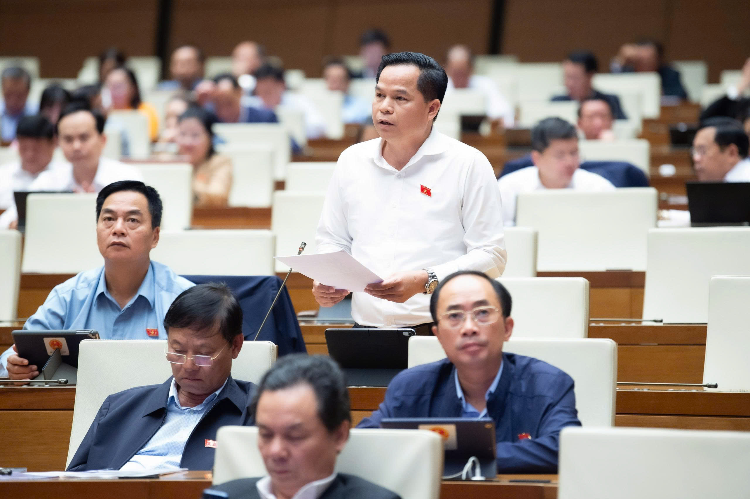 ĐBQH: Mạng xã hội phải chia sẻ doanh thu khi sử dụng thông tin từ báo chí - Ảnh 2.