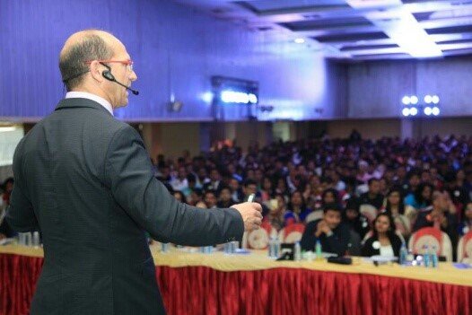 Tiến sĩ Julián Álvarez chia sẻ về dinh dưỡng khoa học cho vận động viên Việt Nam - Ảnh 2.