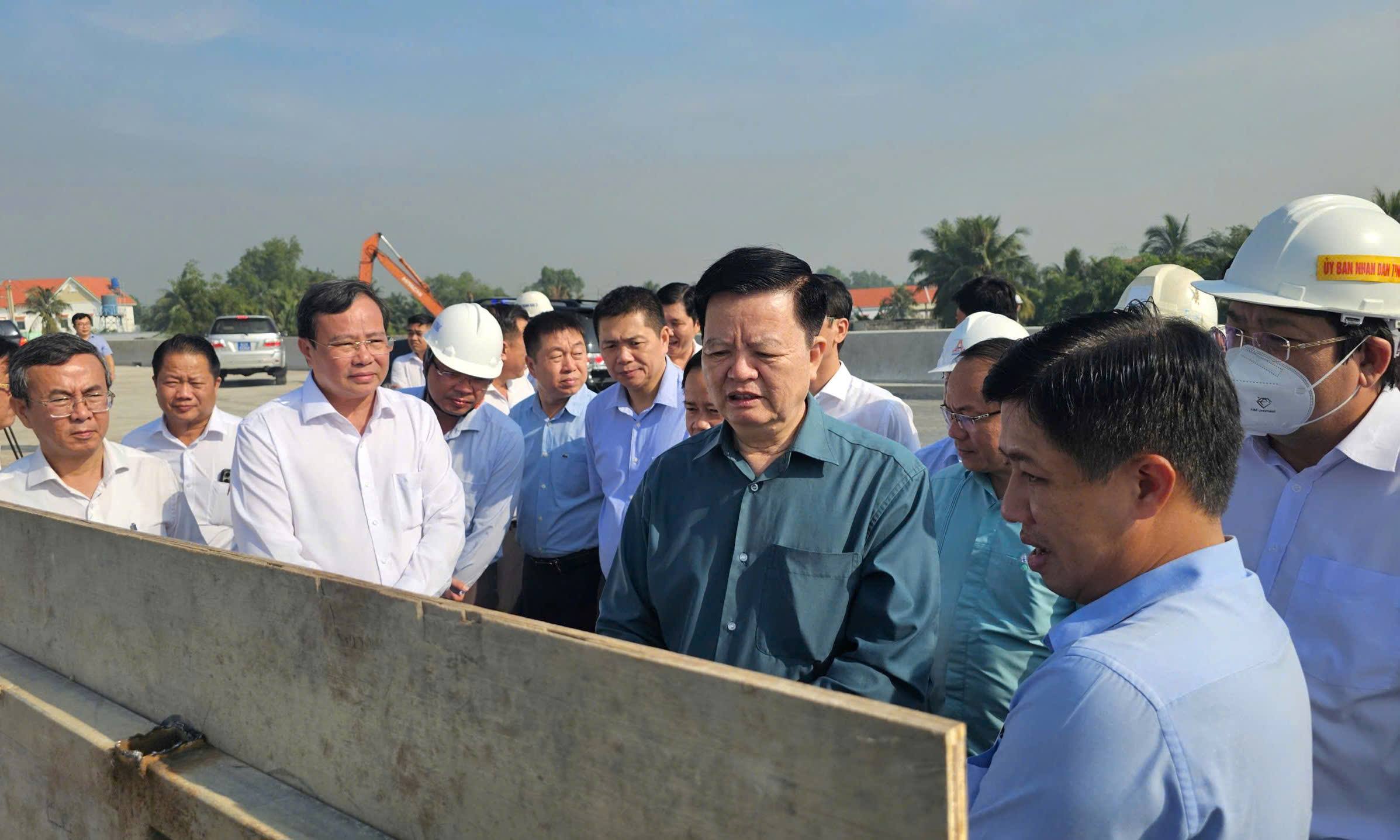 Phó Thủ tướng Mai Văn Chính yêu cầu Tây Ninh tăng tốc hoàn thành mục tiêu năm 2025- Ảnh 1.