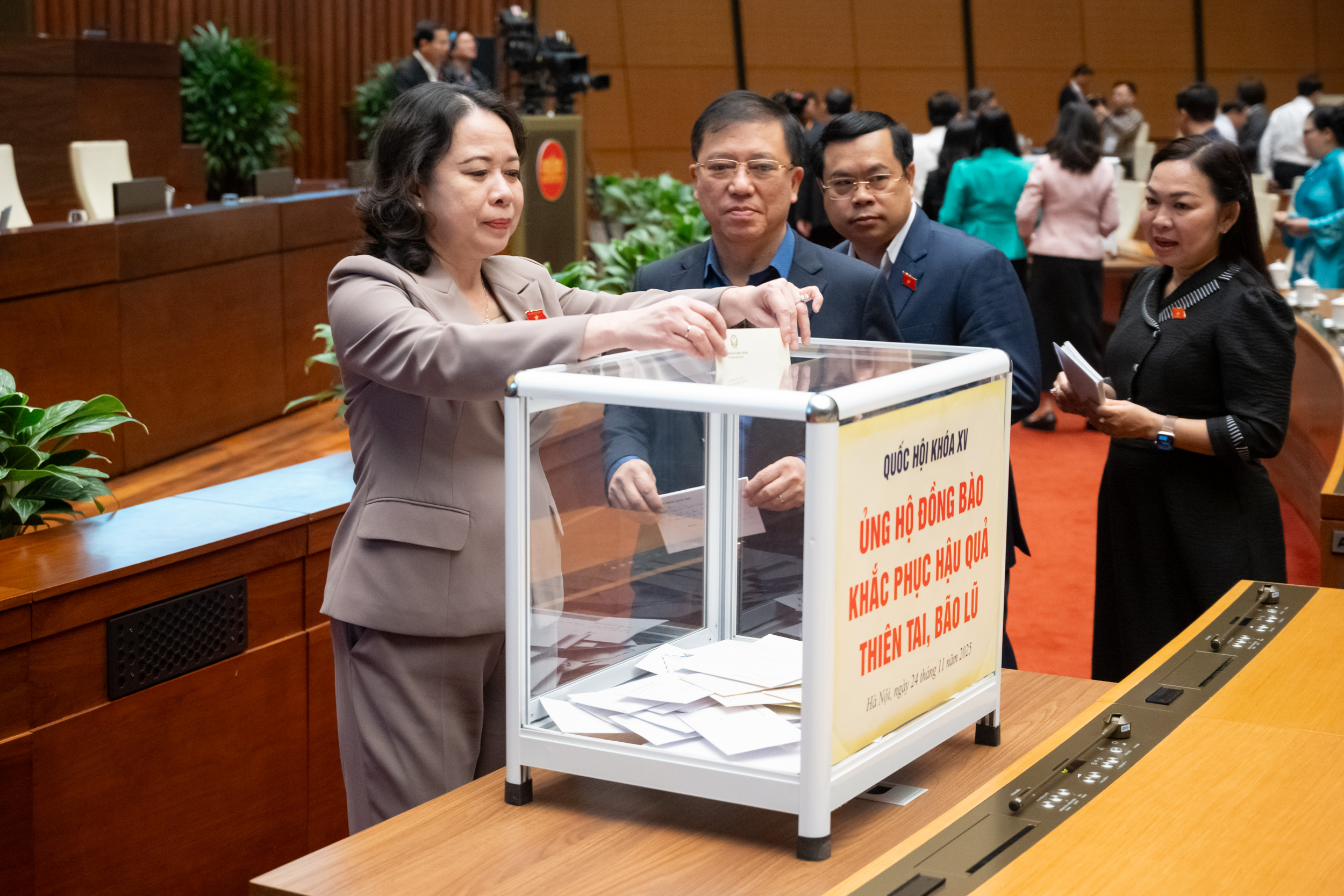 Bão lũ, thiên tai ác liệt đến đâu cũng qua đi, nhưng tình đồng chí, nghĩa đồng bào mãi còn ở lại- Ảnh 5.