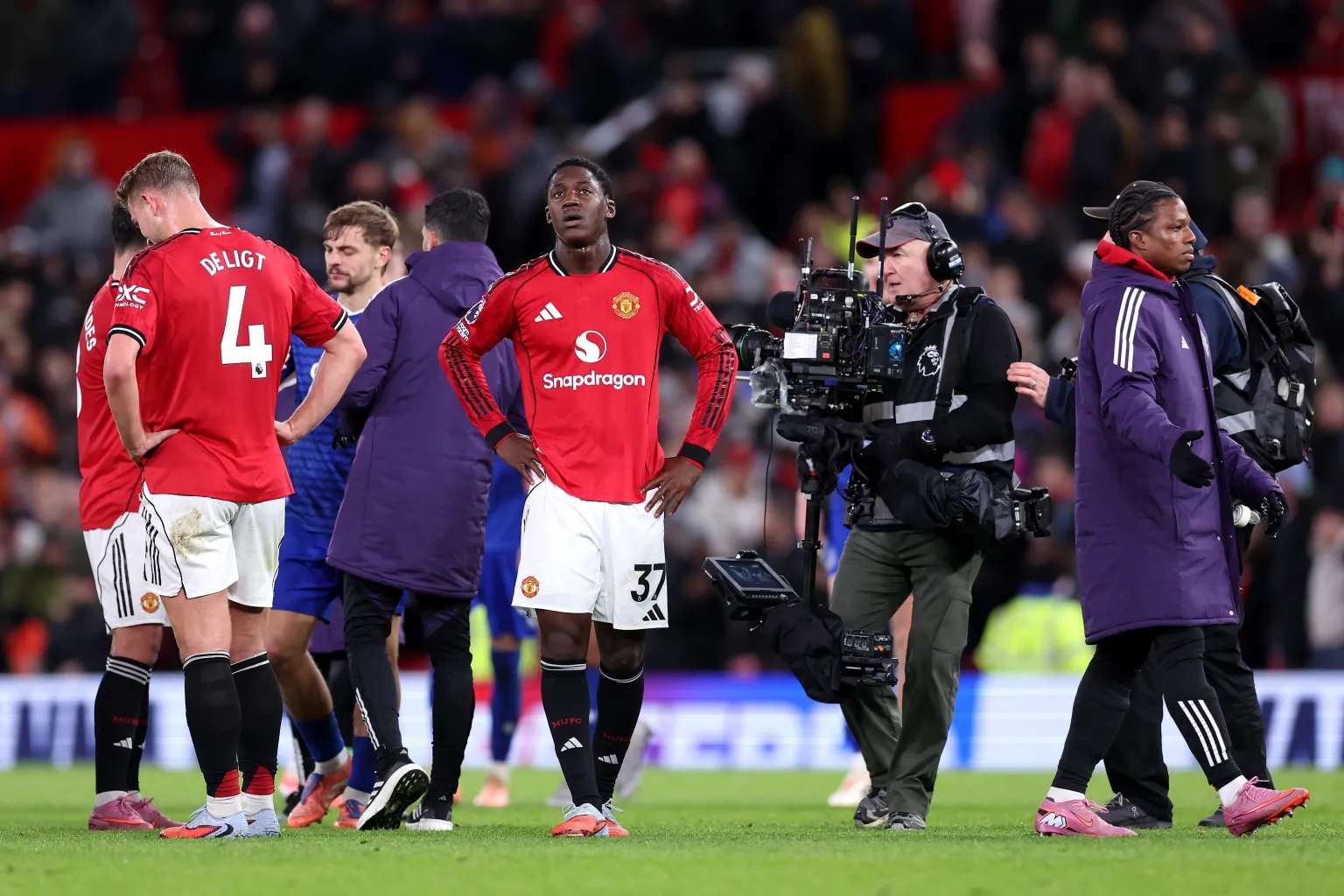 Man United gây thất vọng: HLV Amorim nổi giận, nói thẳng điều đáng sợ nhất - Ảnh 1. Man United gây thất vọng: HLV Amorim nổi giận, nói thẳng điều đáng sợ nhất - Ảnh 1.