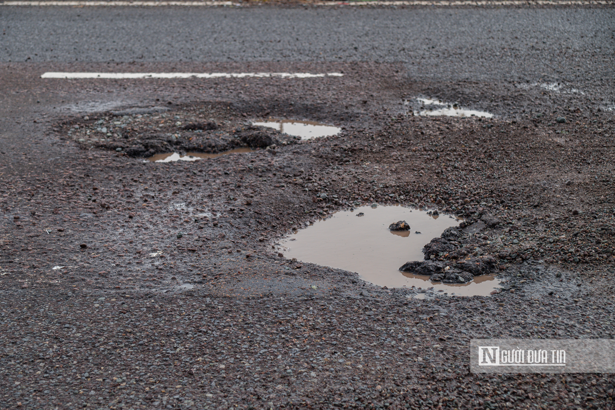 Xuất hiện hàng loạt ổ gà, ổ voi "bẫy" người dân trên tuyến huyết mạch qua Quy Nhơn- Ảnh 12.