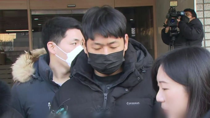 Vạch trần tội ác của kẻ cầm đầu "bóc lột tình dục" 260 nạn nhân- Ảnh 1.