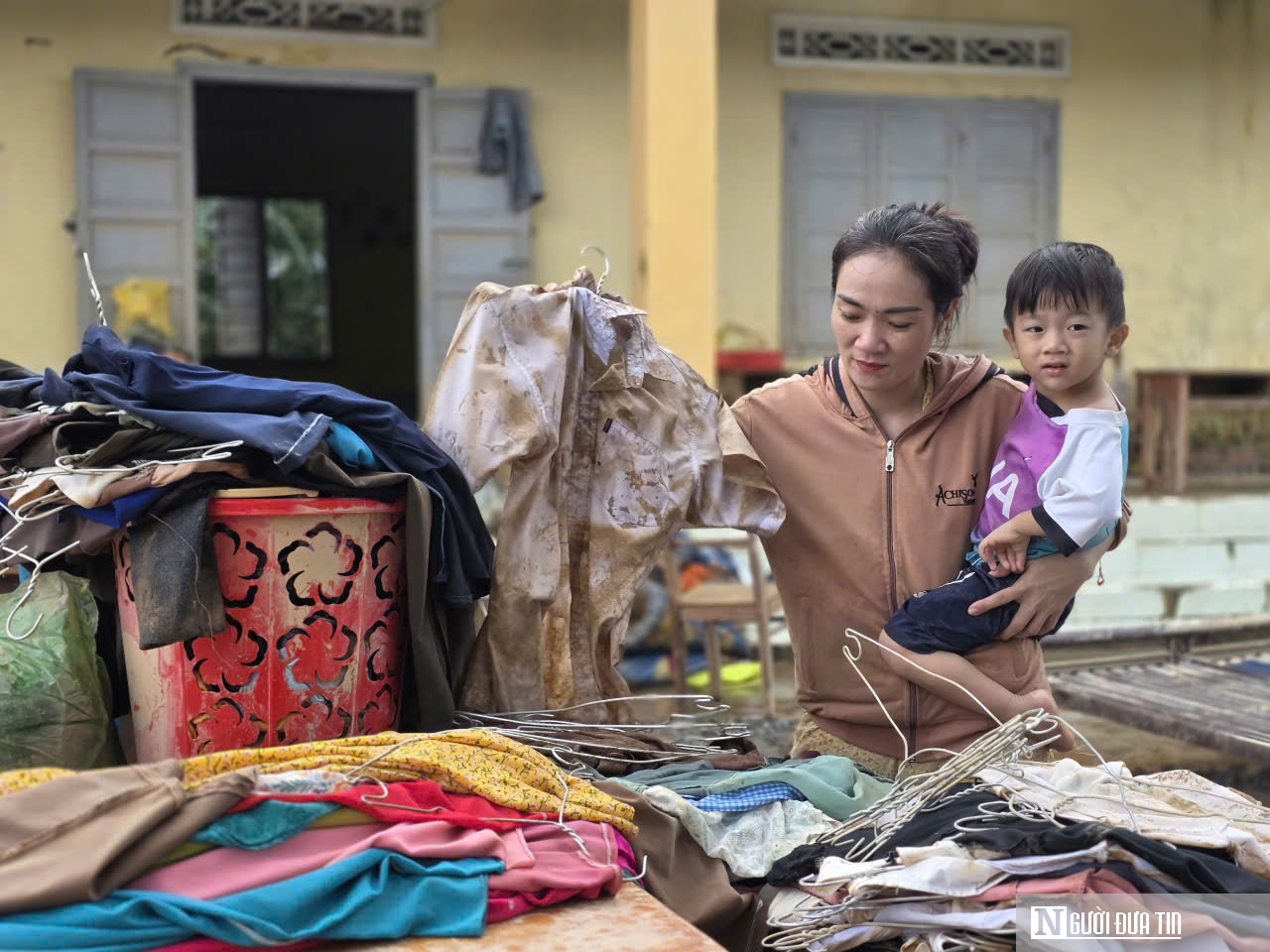 Giáo viên chạy lũ trong đêm và cuộc trở lại lớp học ở rốn lũ Hòa Thịnh- Ảnh 1.