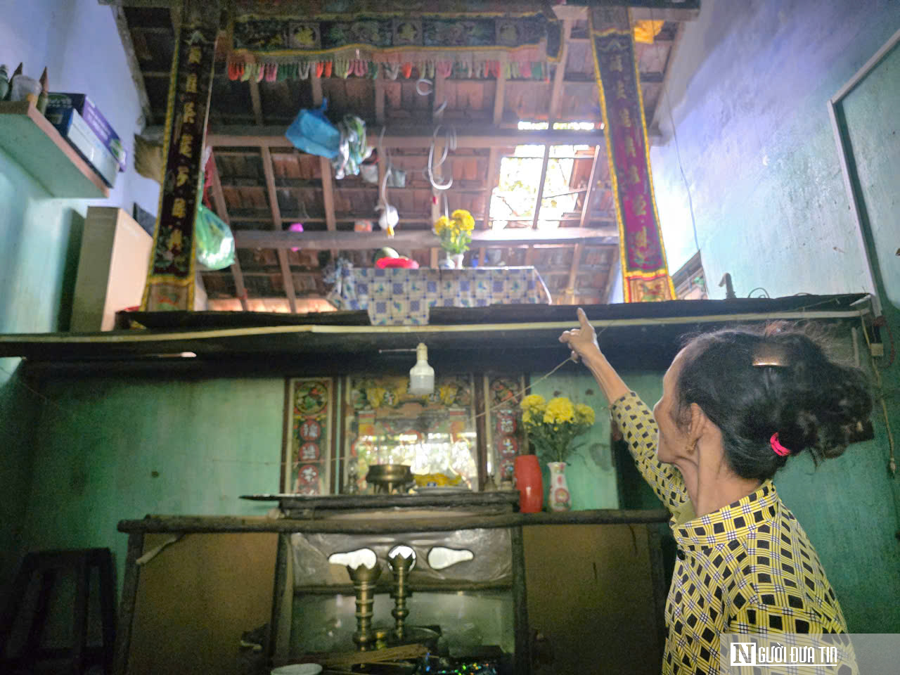 Ký ức lũ dâng chạm mái, nhiều hộ dân phải phá nóc nhà để thoát thân- Ảnh 2.