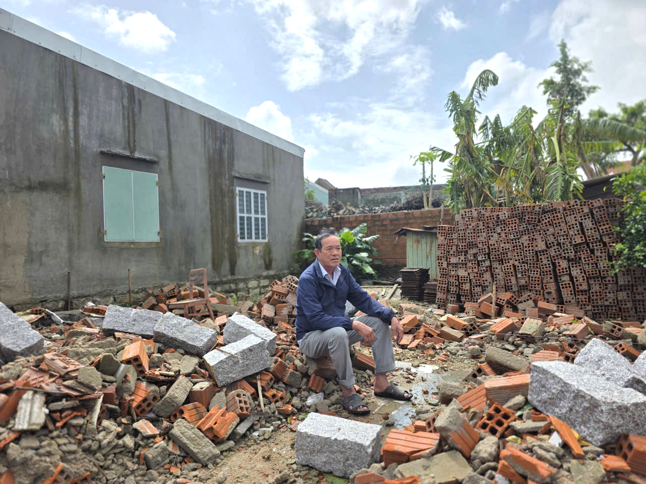 Tạp chí Đời sống và Pháp luật hỗ trợ các hộ có người tử vong, mất nhà do bão lũ tại Gia Lai, Đắk Lắk- Ảnh 9. Tạp chí Đời sống và Pháp luật hỗ trợ các hộ có người tử vong, mất nhà do bão lũ tại Gia Lai, Đắk Lắk- Ảnh 9.