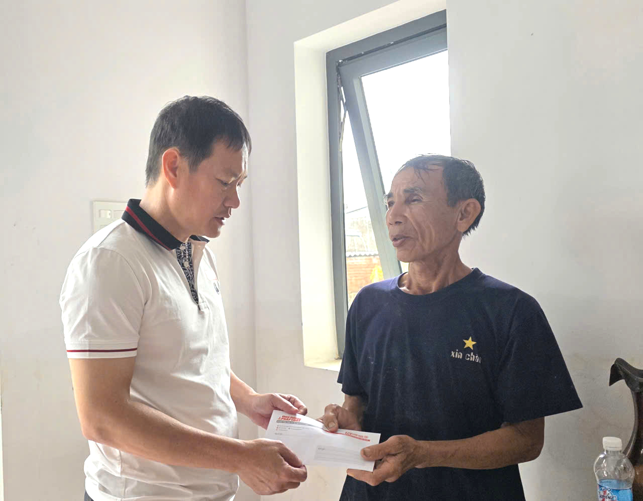 Tạp chí Đời sống và Pháp luật hỗ trợ các hộ có người tử vong, mất nhà do bão lũ tại Gia Lai, Đắk Lắk- Ảnh 4. Tạp chí Đời sống và Pháp luật hỗ trợ các hộ có người tử vong, mất nhà do bão lũ tại Gia Lai, Đắk Lắk- Ảnh 4.