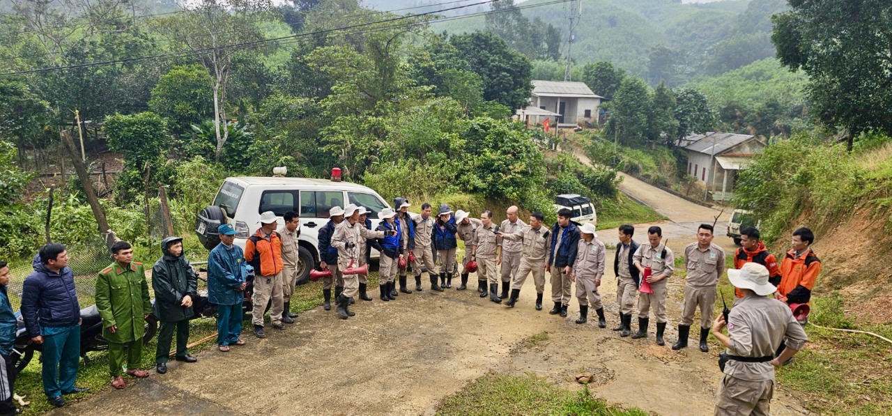 Sau mưa lũ lộ ra "thứ không muốn thấy" ở Quảng Trị - Ảnh 2.