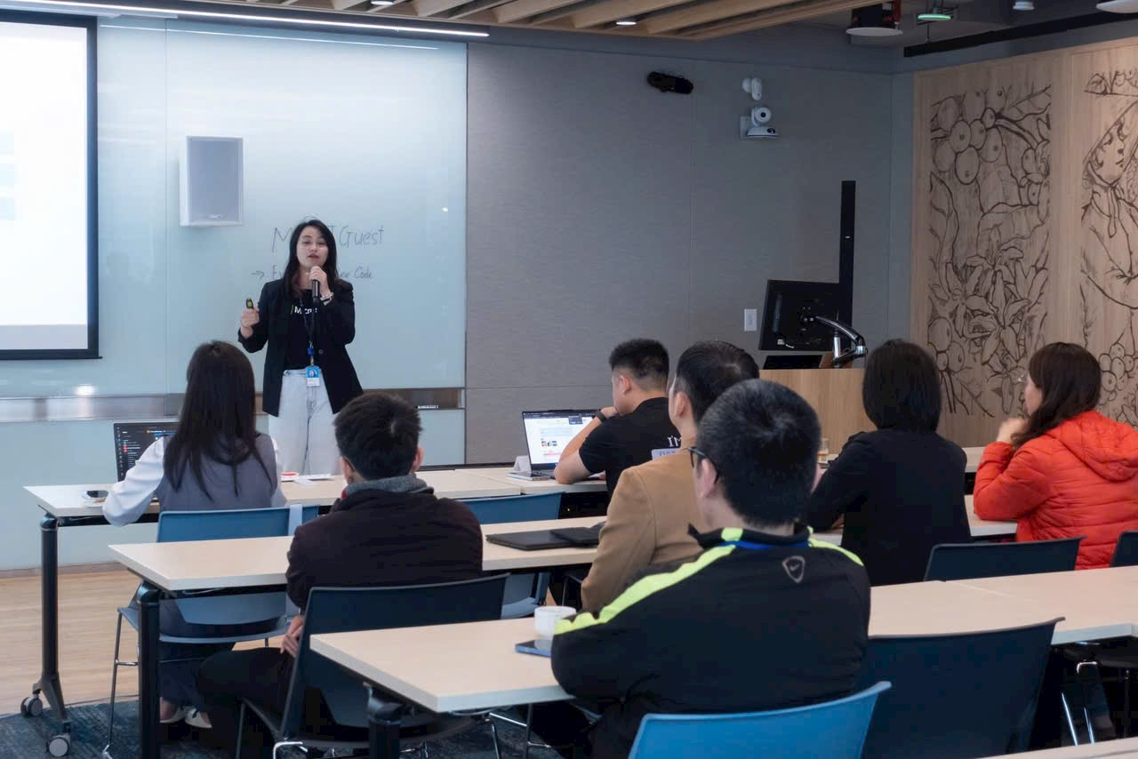 AI trong trường học: Cần khung năng lực AI cho giáo viên và học sinh, tích hợp giáo dục đạo đức số- Ảnh 5. AI trong trường học: Cần khung năng lực AI cho giáo viên và học sinh, tích hợp giáo dục đạo đức số- Ảnh 5.