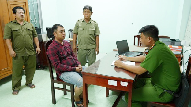 Bắt nghi phạm lẩn trốn sang tỉnh khác sau khi gây thương tích cho tình địch- Ảnh 1.