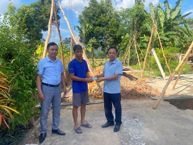 Chung tay dựng mái ấm cho gia đình khó khăn ở Lào Cai - Ảnh 2.